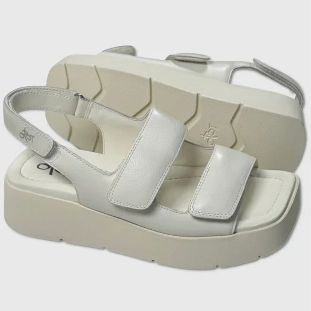 OTBT Assimilate Platform Sandals - NWT Womens Size 7.5‎ Chamois - #49246-ZZ5